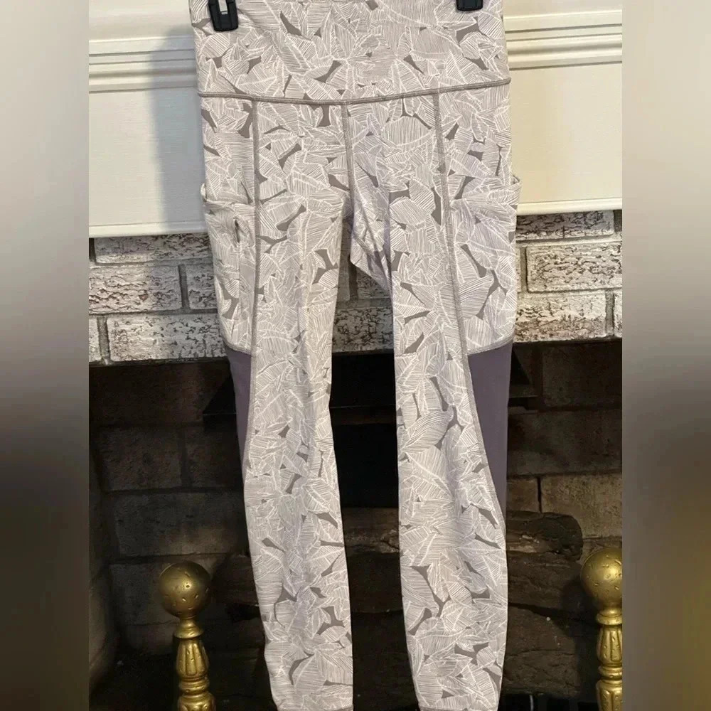 Athleta printed leggings with side pockets size s